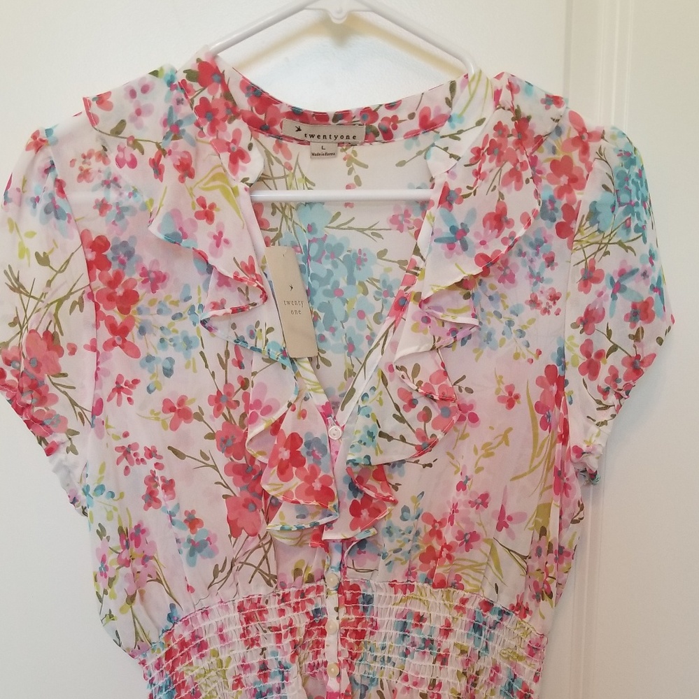 🩷5 for $50🩷 Bright Floral Frilly Blouse